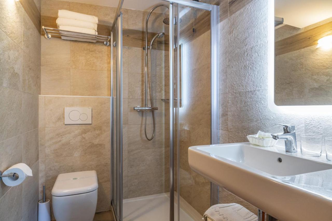Garni Bellavista Hotel กาลเชรานิกา อัล ลาโก ภายนอก รูปภาพ