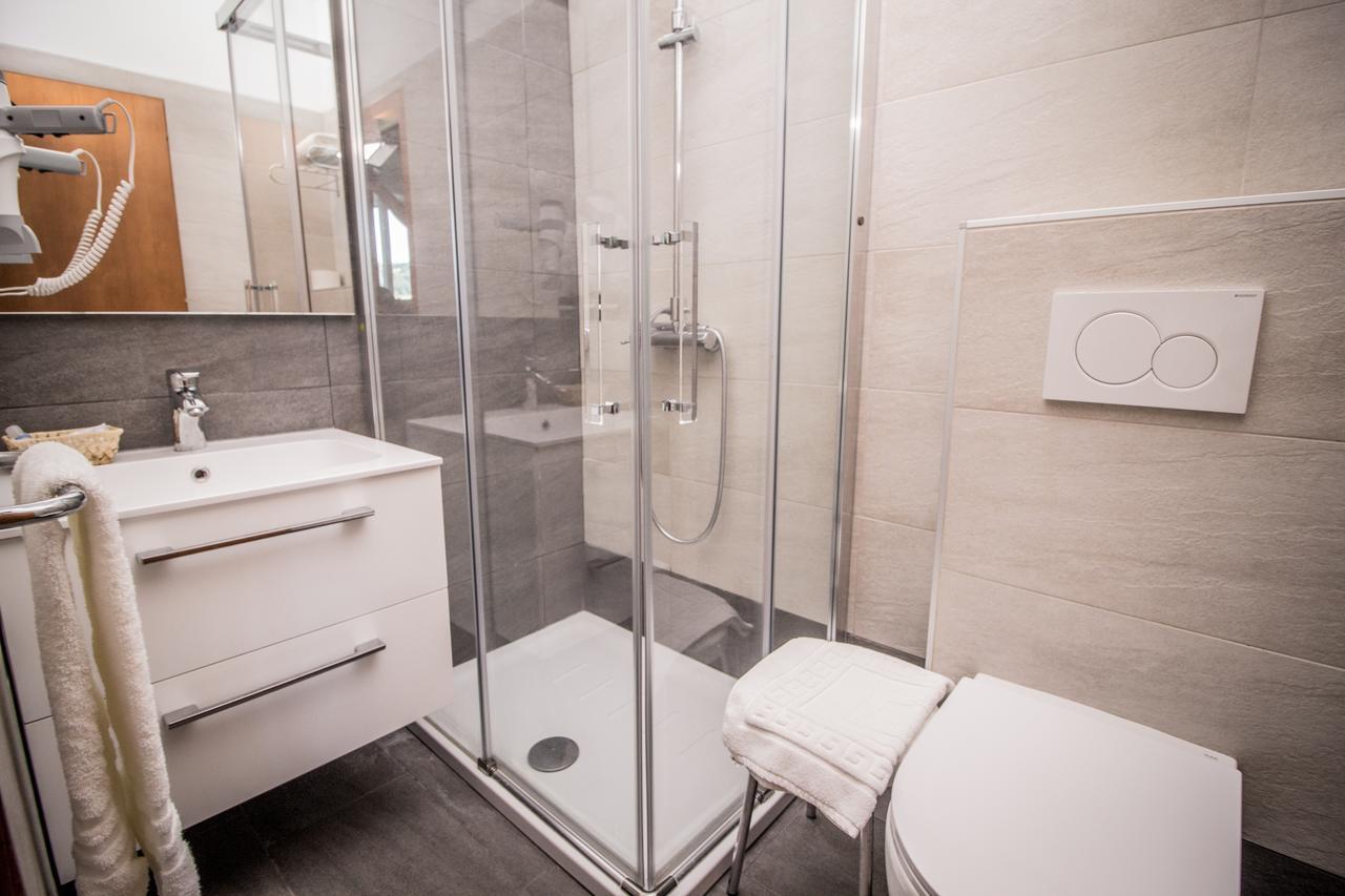 Garni Bellavista Hotel กาลเชรานิกา อัล ลาโก ภายนอก รูปภาพ