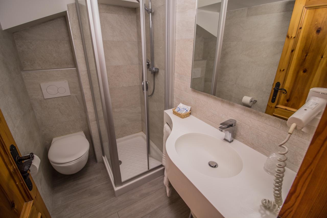 Garni Bellavista Hotel กาลเชรานิกา อัล ลาโก ภายนอก รูปภาพ