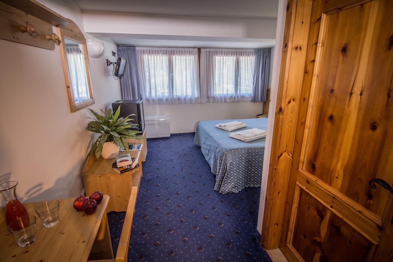 Garni Bellavista Hotel กาลเชรานิกา อัล ลาโก ภายนอก รูปภาพ