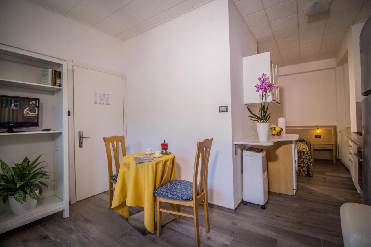 Garni Bellavista Hotel กาลเชรานิกา อัล ลาโก ภายนอก รูปภาพ